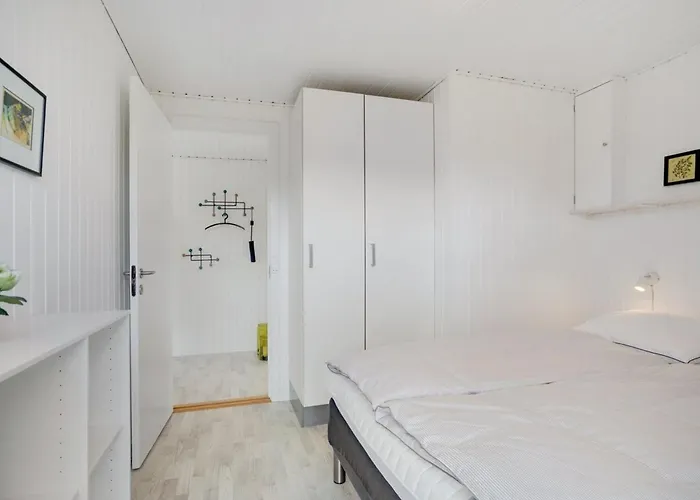 Thilde - 800m From The Sea By Interhome Nyaraló